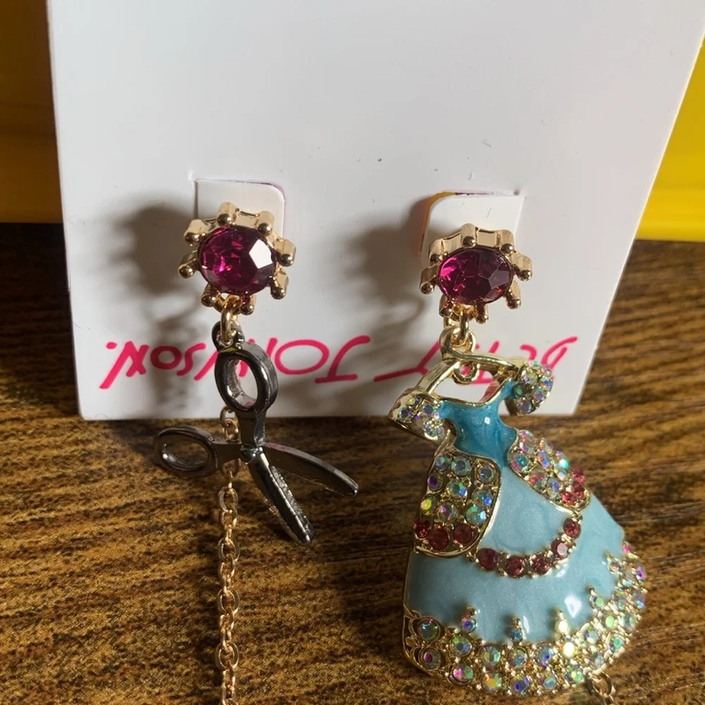 Betsey Johnson Earring - BRAND NEW - Picture 4 of 6